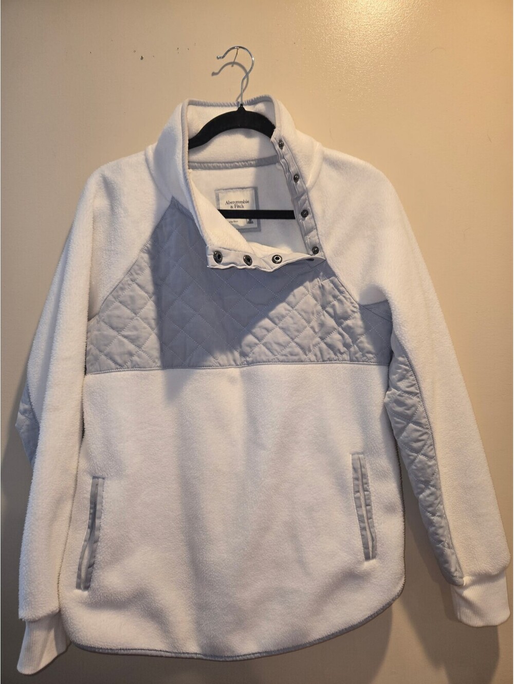 Abercrombie & Fitch Women's Medium White Fleece Pullover with Quilt Gray Accents